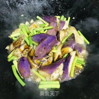 叉烧炒茄子蒜薹步骤8