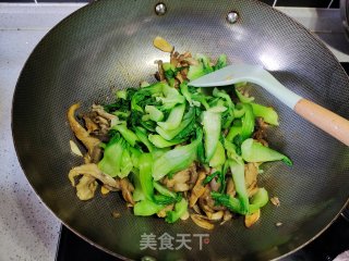 奶白菜炒平菇步骤8