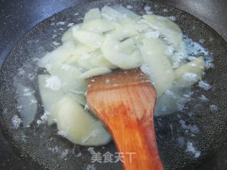 佐餐盐方炒洋芋艿步骤3