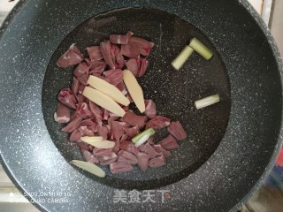 辣炒鸡心步骤2