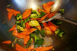 冻豆腐炒青椒步骤3