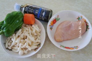 鸡胸肉炒白玉菇步骤1