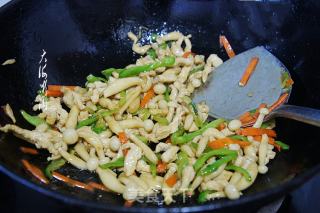 鸡胸肉炒白玉菇步骤8