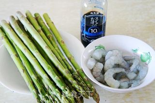 虾仁炒芦笋步骤1