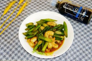 虾仁炒芦笋步骤6