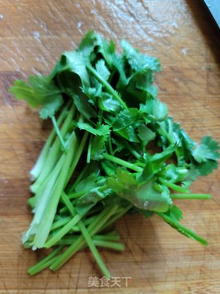 香菜炒脆鲩鱼步骤2