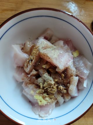 香菜炒脆鲩鱼步骤3
