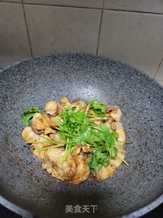 香菜炒脆鲩鱼步骤7
