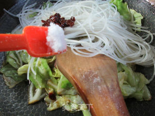 肉片牛心菜炒铁棍山药粉条步骤11