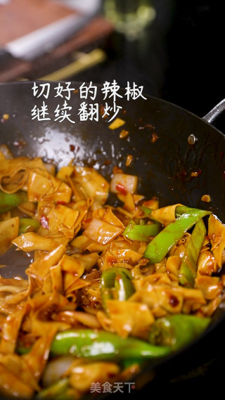 东北家常菜：辣椒干豆腐步骤7