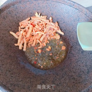 鸡肉炒蒜苔步骤6