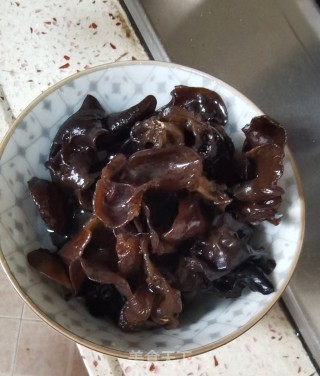 青瓜木耳烧豆腐步骤1