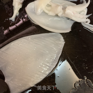 黄瓜炒鲜鱿鱼步骤2