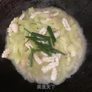 黄瓜炒鲜鱿鱼步骤9