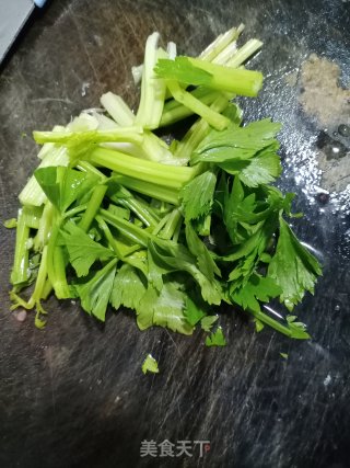 芹菜猪蹄步骤3