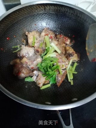 芹菜猪蹄步骤7