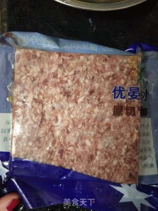牛肉粒翻炒白菜花步骤1