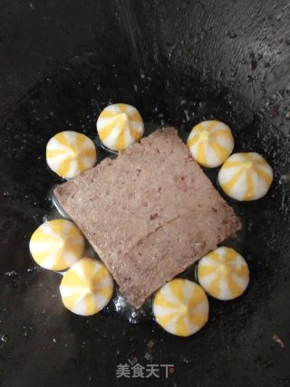 牛肉粒翻炒白菜花步骤5