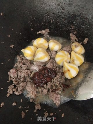 牛肉粒翻炒白菜花步骤6
