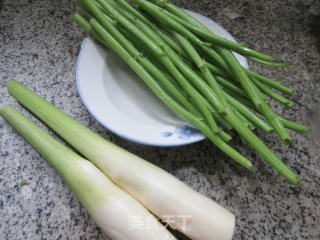 空心菜梗炒茭白步骤1