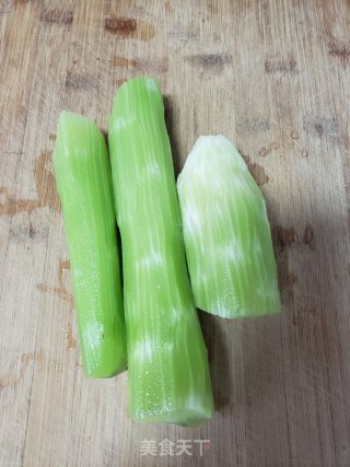 蒜蓉莴笋步骤3