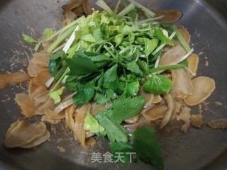 芹菜炒土豆干步骤8