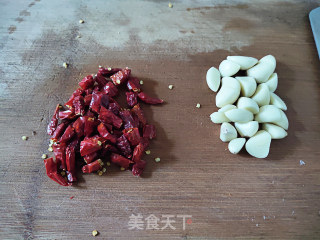 家常干煸辣子鸡步骤6