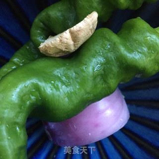洋葱爆炒羊肉步骤2