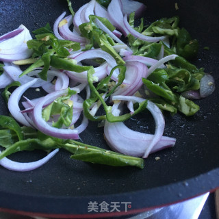 洋葱爆炒羊肉步骤7