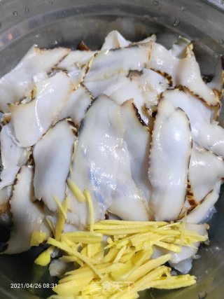 爆炒红螺肉步骤2