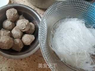 白菜粉丝肉丸煲步骤2