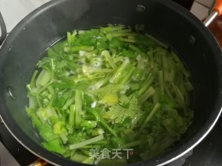 芹菜肉片炒年糕步骤3