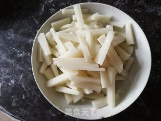 芹菜肉片炒年糕步骤6