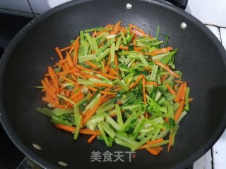 芹菜肉片炒年糕步骤8