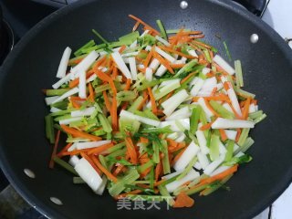 芹菜肉片炒年糕步骤9