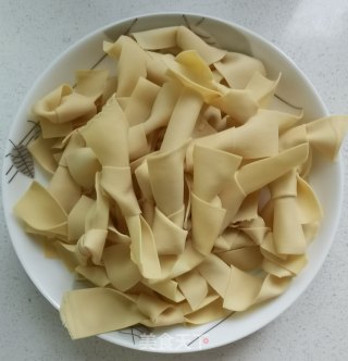 肉末豆腐皮炖粉条步骤3