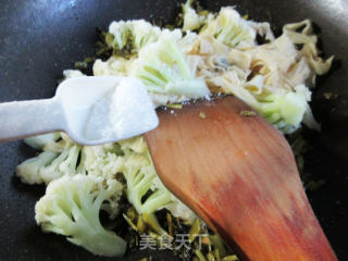 咸菜豆腐皮花菜步骤7