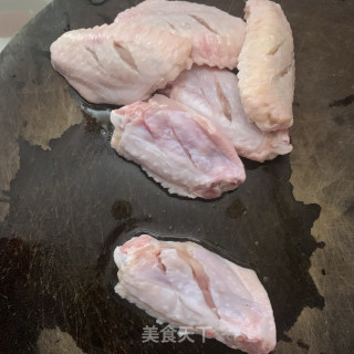 咸蛋黄焗鸡翅步骤1