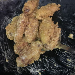 咸蛋黄焗鸡翅步骤9