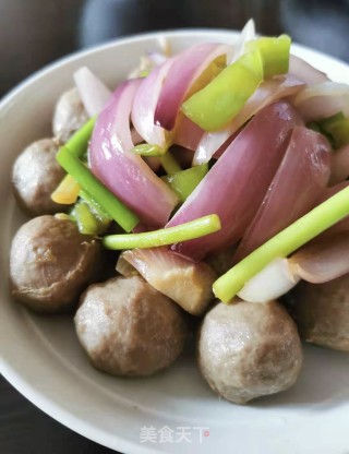 洋葱蒜苔炒牛筋丸步骤9