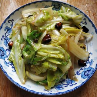 炝炒手撕莲花白步骤4