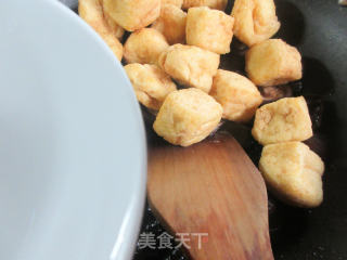 黑木耳香菇烧油豆腐步骤3