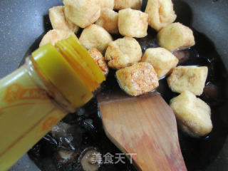 黑木耳香菇烧油豆腐步骤4