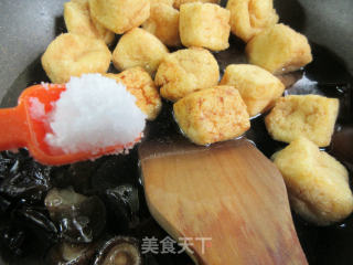 黑木耳香菇烧油豆腐步骤5