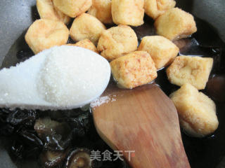 黑木耳香菇烧油豆腐步骤6