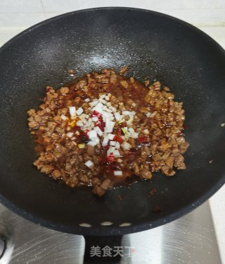 蒜苔炒牛肉丁步骤7