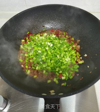 蒜苔炒牛肉丁步骤8
