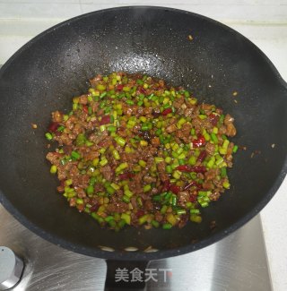 蒜苔炒牛肉丁步骤9
