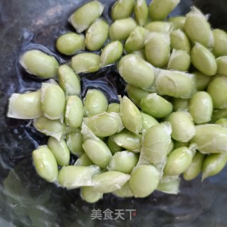 鸡蛋淡菜炒毛豆步骤3