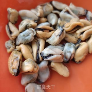 鸡蛋淡菜炒毛豆步骤1
